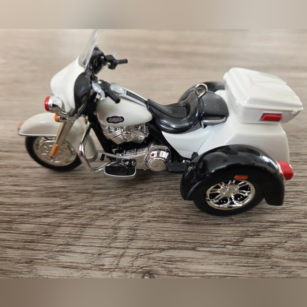 Hallmark Keepsake Motorcycle Ornament Set - Picture 7 of 13